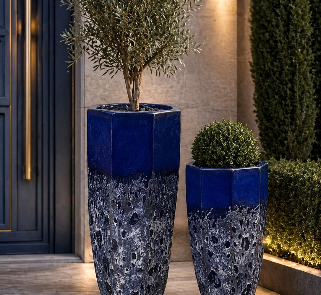 Bleu Impérial, référence 25 : deux formats bleu cobalt et décor clair en mise en situation